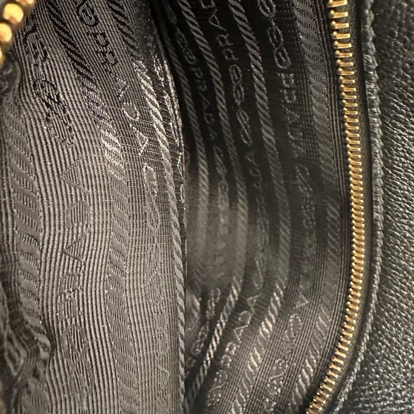 Prada Black leather shoulder bag - Picture 7 of 11